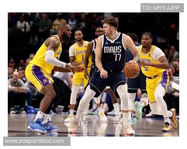 德隆谈东契奇与詹姆斯关系不佳未扶摔倒事件引发热议 德隆谈东契奇与詹姆斯关系不佳未扶摔倒事件引发热议