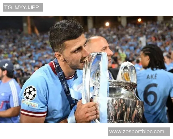 一年前的今天罗德里荣获金球奖见证足球历史的辉煌时刻