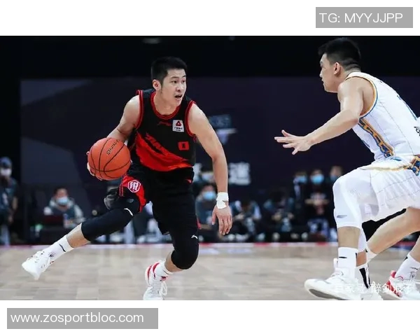 布兰登克拉克赛季首秀表现回顾6分3板1助1断5犯规引发关注 布兰登克拉克赛季首秀表现回顾6分3板1助1断5犯规引发关注