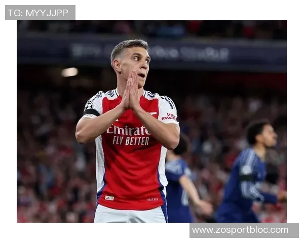 巴黎圣日耳曼全新2025-26赛季第四球衣发布尽显优雅与时尚魅力